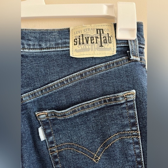 Levi’s Silver Tab Dark Wash High Rise Mom Jeans - Picture 3 of 8